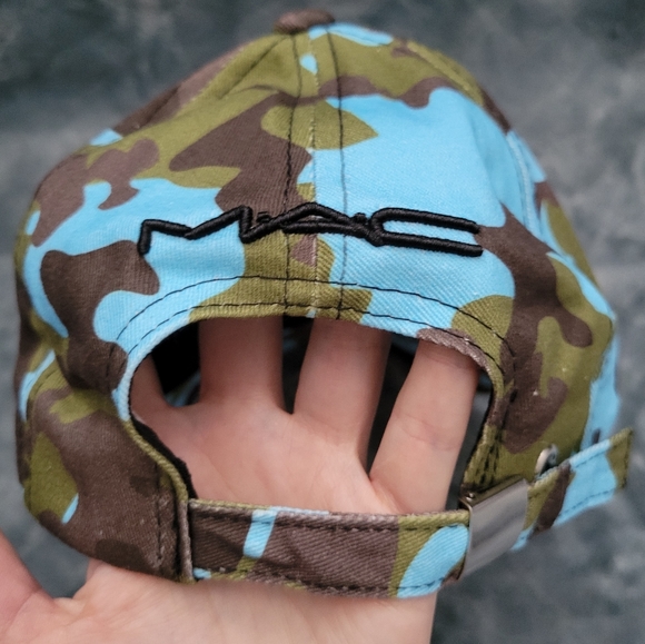 MAC COSMETICS Hat Rocking Rebel - Picture 4 of 5